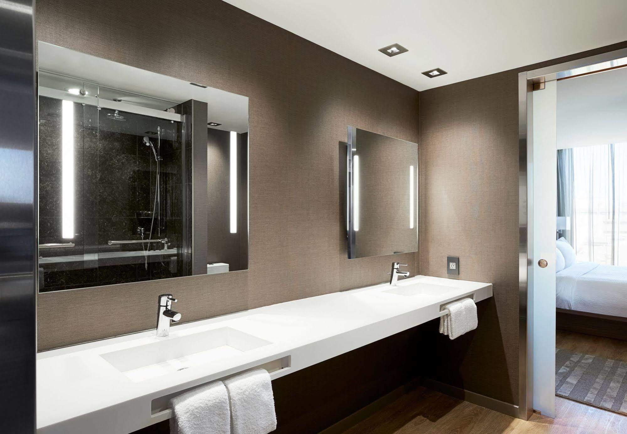 Ac Hotel By Marriott Madison Downtown מראה חיצוני תמונה